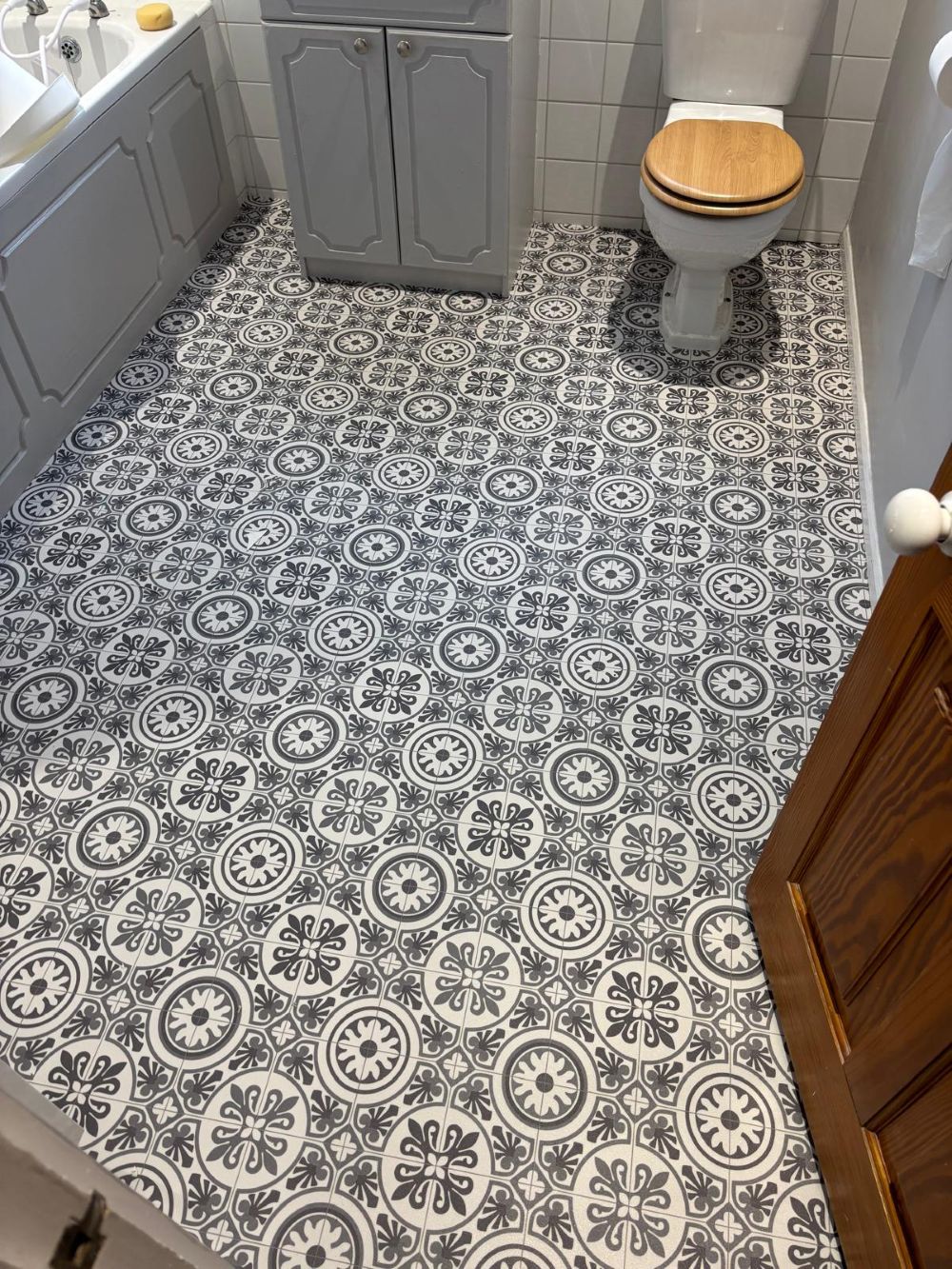 Recent vinyl installation of Viking Bay Celtic Motif vinyl in E4